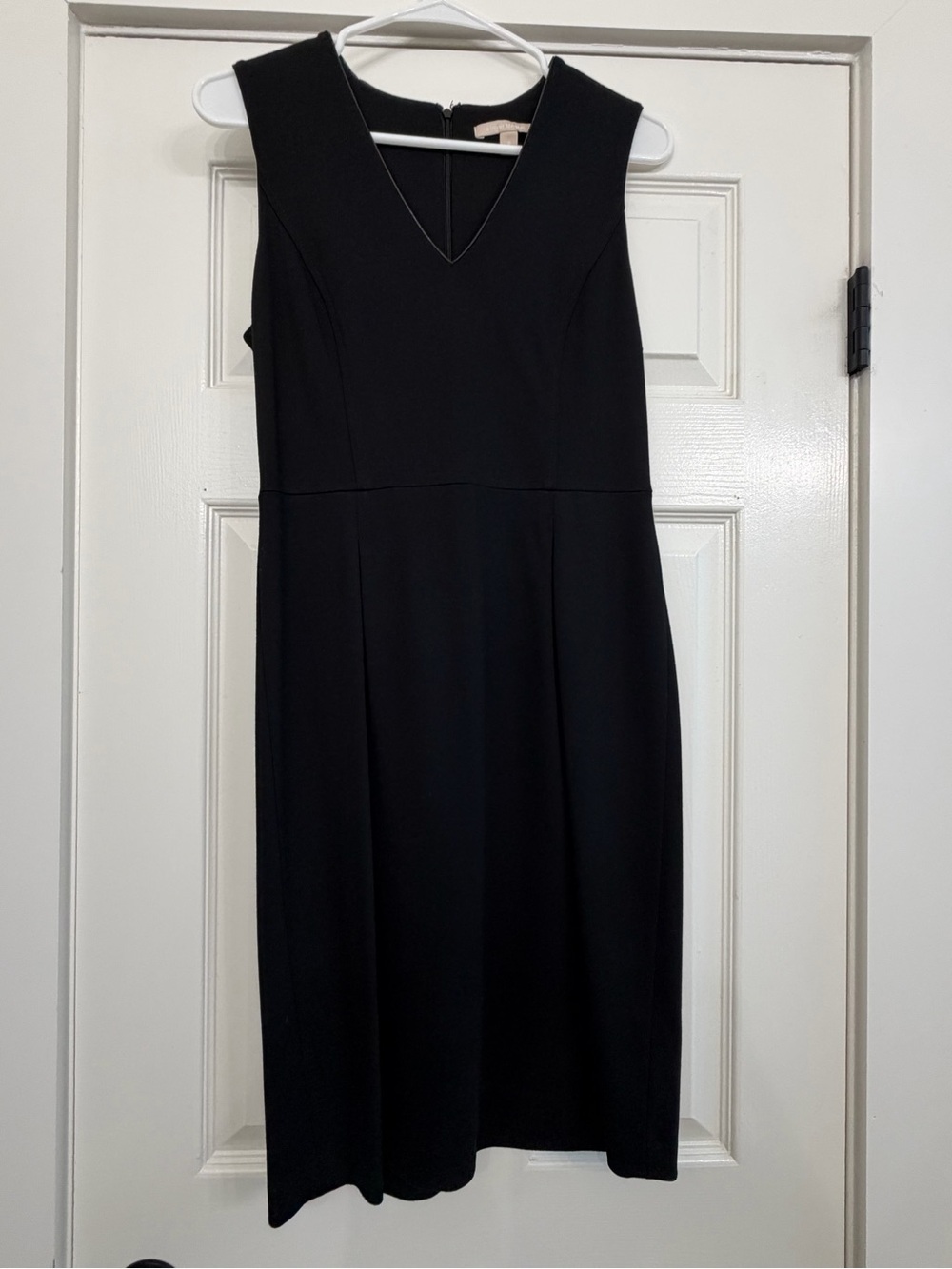 Banana Republic Black V-Neck Sleeveless Sheath Dress